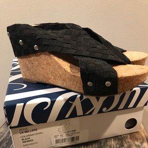 Lucky Brand Miller Black Webbed Cork Wedge
